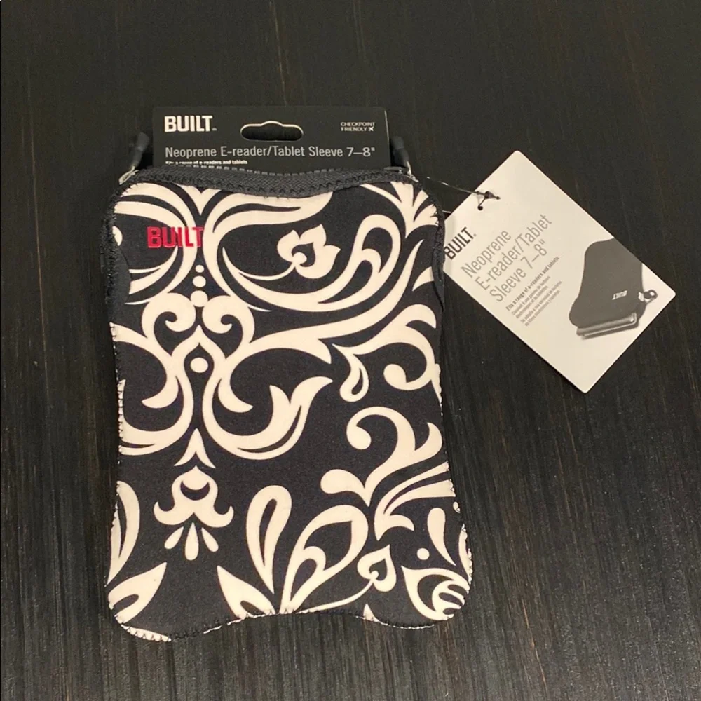 Neoprene E-Reader/Tablet Sleeve - Black and White. NWT. Fits 7-8”